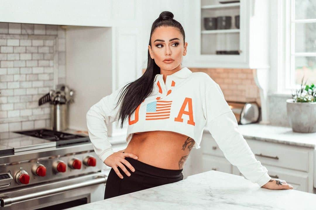 ジェイワウさんのインスタグラム写真 - (ジェイワウInstagram)「Waiting for my food like... (wearing: @fashionnova #ad)」9月14日 9時19分 - jwoww