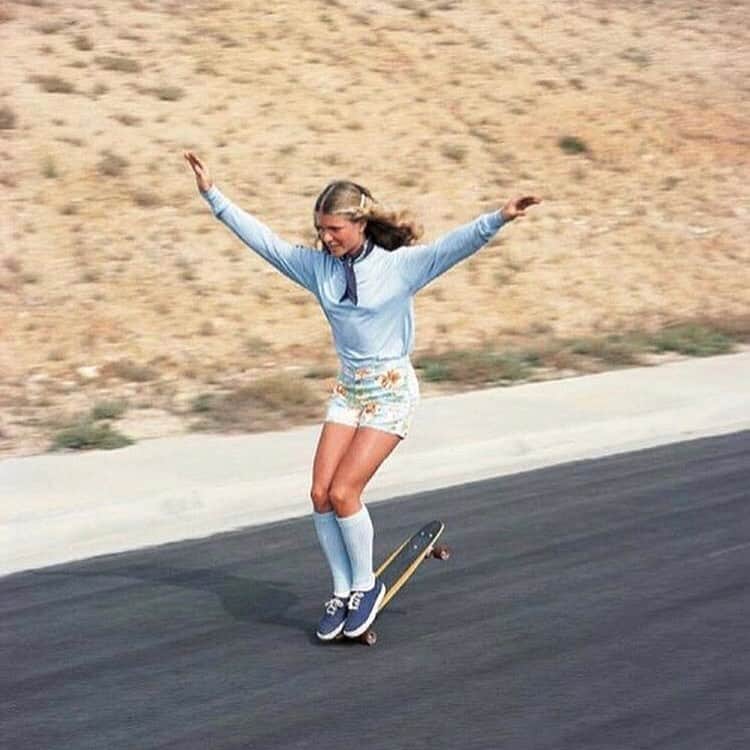 シービーズのインスタグラム：「Casual Friday party moves, otherwise known as the hang ten nose manual 🕺」