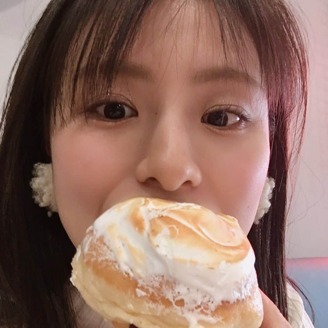 朝見心のインスタグラム：「(∵) 【オーストラリア3日目】 けっこう大きいのですがぺろりですわ ___________ #メルボルン旅行記🇦🇺 #danielsdonuts」
