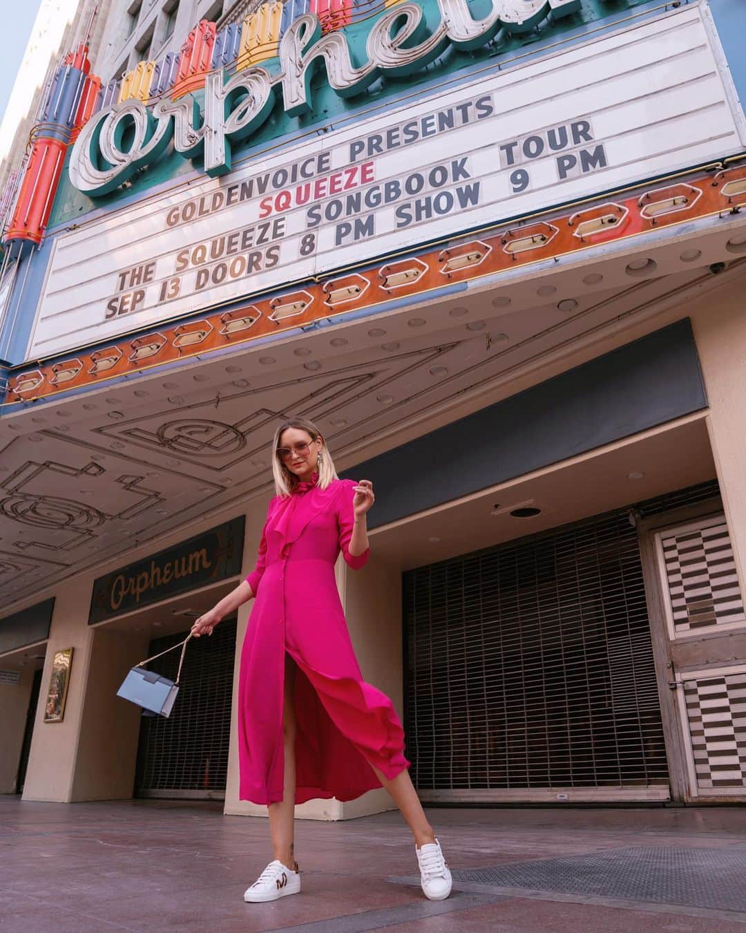 リズ・チェルカソワのインスタグラム：「Never not going to love pink 😍 FYI : I’ll be in San Francisco hosting a little floral event with @visitrestore on Maiden Lane on 9/21 3:00pm-6:00pm. I’ll also be wearing cute @andotherstories outfits like this one. Stop by, say hello, and take home some flowers (special little something for anyone who stops by and has  been a reader since my SF days).」