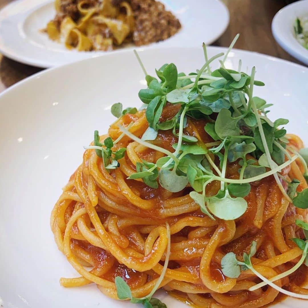 Eater LAさんのインスタグラム写真 - (Eater LAInstagram)「Semolina artisanal fresh spaghetti from @hippohighlandpark. 📸: @kaydubyu. Hashtag #eaterla on your best photos for a chance to be featured.」9月14日 9時45分 - eater_la