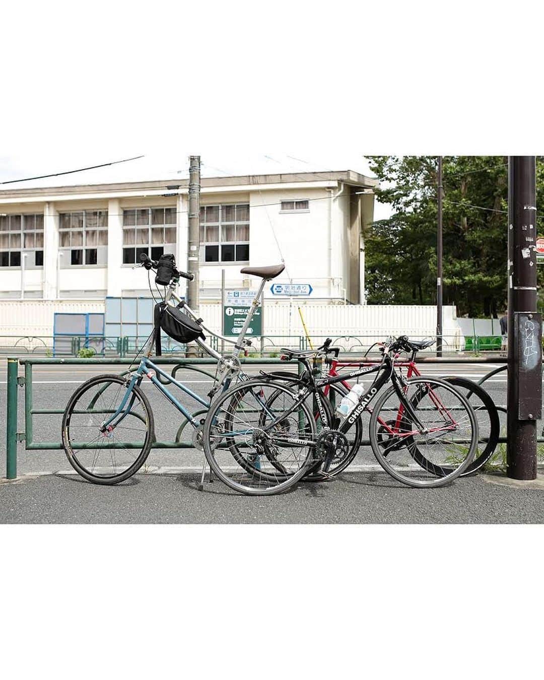 narifuri_japanさんのインスタグラム写真 - (narifuri_japanInstagram)「﻿ MISSION RIDE TOKYO : 映画「今さら言えない小さな秘密 Ver.」1日目が終了。﻿ ﻿ 多くの方々に参加していただき、本当にありがとうございました！ 気温もちょうど良く、街と自転車、共に楽しめたのではないでしょうか。﻿ ﻿ 明日はイベント最終日。夕方以降は天候が崩れそうなので早めの参加をお勧めしますっ。﻿ ﻿ 明日もMISSION RIDE TOKYO で街と自転車を楽しみましょう。﻿ ﻿ ﻿ ▼▼ 詳細 ▼▼﻿ 開催日 … 9/14(土) – 15(日)﻿ エントリー時間 … 12:00 ～ 17:30﻿ イベント制限時間 … 19:00 まで﻿ エントリー場所 … narifuri tokyo 1F / charifuri﻿ 走行距離 … 約15km﻿ 参考時間 … 約1時間半～2時間 (時間には余裕を持って参加しましょう!!)﻿ 参加費 … 1500円(保険料込み)﻿ ﻿ ▼ 持ち物 ▼﻿ ・自転車﻿ ・自転車の鍵 / ヘルメット(任意)﻿ ・スマートフォン or デジカメ﻿ ・ペン(任意）﻿ ・地図 (スマートフォンの MAPでも可)﻿ ・参加費 : 1500円﻿ ・水分補給グッズ ﻿ ﻿ ﻿ #narifuri﻿ #ナリフリ﻿ #charifuri﻿ #チャリフリ﻿ #cf01﻿ #シーエフワン﻿ #bicycle﻿ #シティライド﻿ #cityride﻿ #街乗り﻿ #サイクルウェア﻿ #今さら言えない小さな秘密﻿ #ラウルタビュラン﻿ #MISSIONRIDETOKYO」9月14日 20時42分 - narifuri_japan