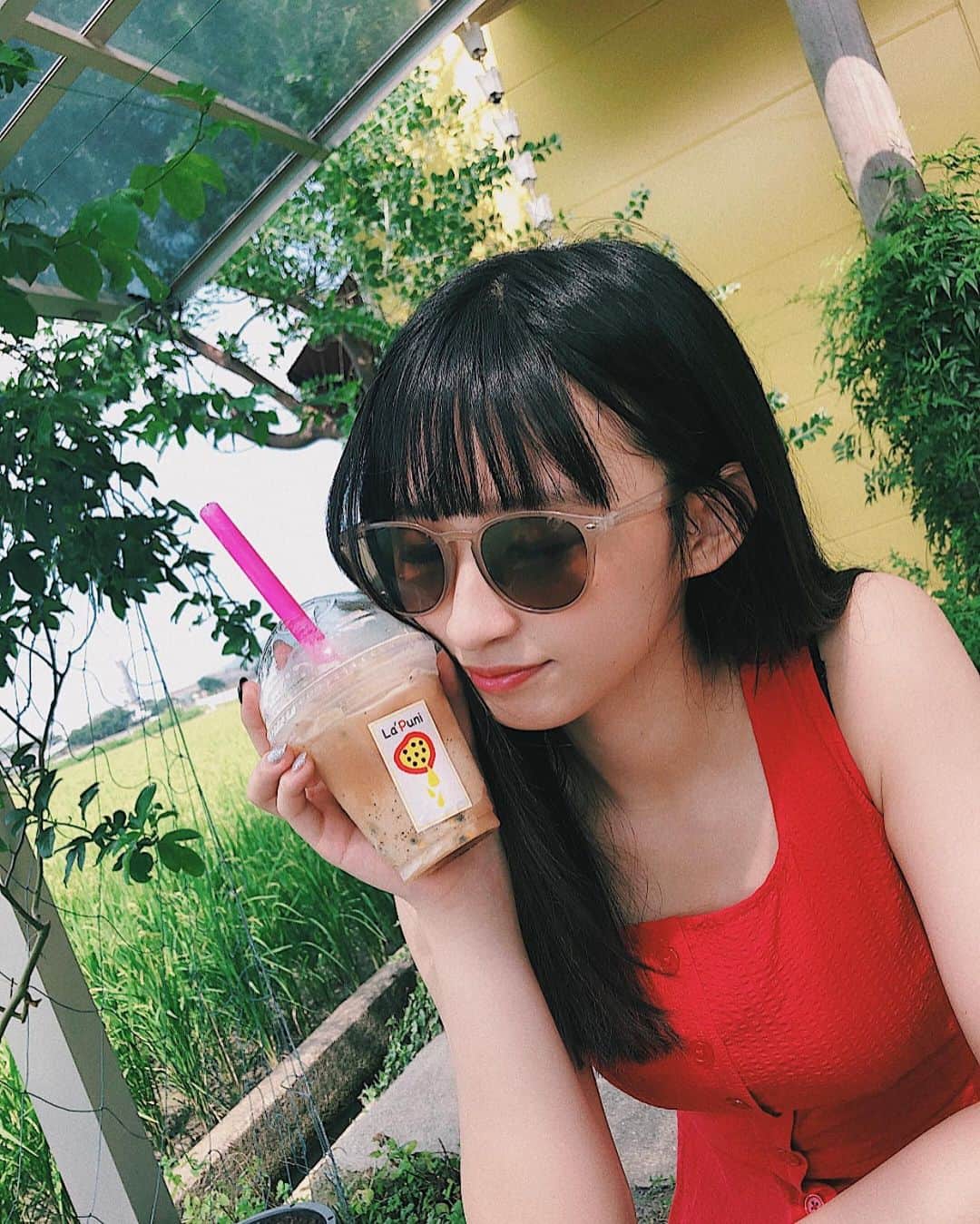 松本日向さんのインスタグラム写真 - (松本日向Instagram)「パッションフルーツ紅茶スムージ🌺 #ノースリーブ女子」9月14日 19時08分 - matsumoto_hinata