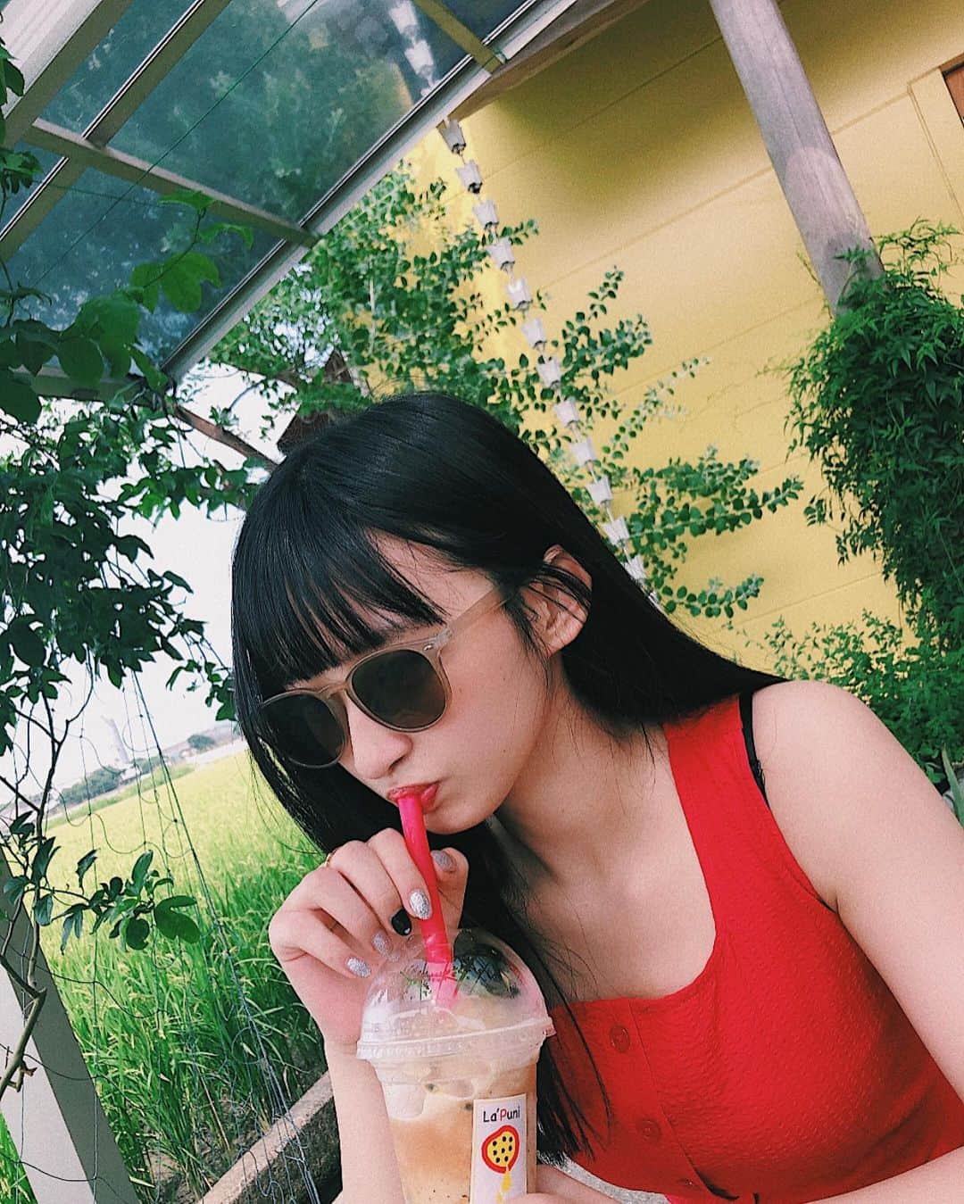 松本日向さんのインスタグラム写真 - (松本日向Instagram)「パッションフルーツ紅茶スムージ🌺 #ノースリーブ女子」9月14日 19時08分 - matsumoto_hinata