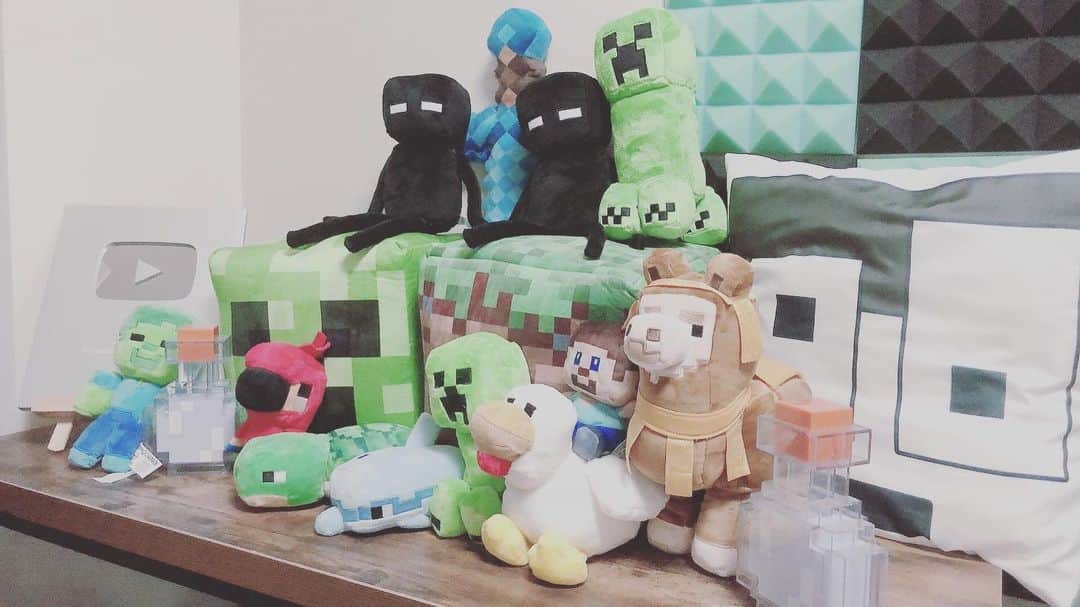 ぷちぷち＜Pのインスタグラム：「TGSのマイクラグッズ並べた！ 可愛いなぁ #マインクラフト」