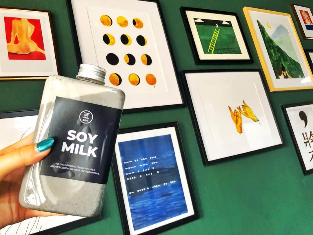 あらい美生さんのインスタグラム写真 - (あらい美生Instagram)「. soy milk屋さんを発見。﻿ 偏りがちだから 健康的で最高〜🍦💛」9月14日 19時34分 - miu___33