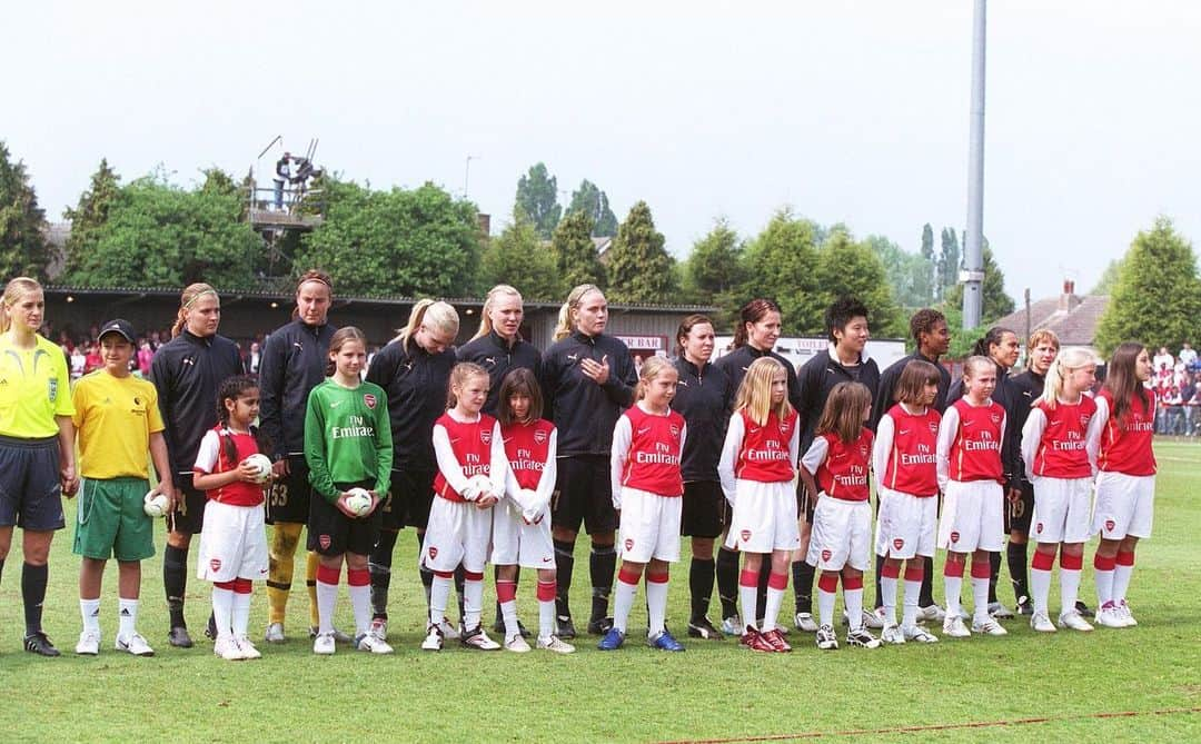 Arsenal Ladiesさんのインスタグラム写真 - (Arsenal LadiesInstagram)「Mascot in the 2007 final ➡️ Starting in the @UWCL last-32 😊What a story, Leah 👊」9月14日 19時45分 - arsenalwfc