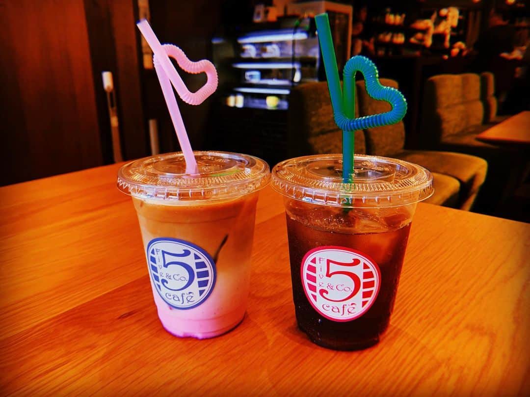 瀧本美織のインスタグラム：「マネージャーさんとお仕事前の☕️今日もお疲れさまでした🤤まだお仕事の人、ふぁいてぃん✊🏻！ #女子だねぇ」