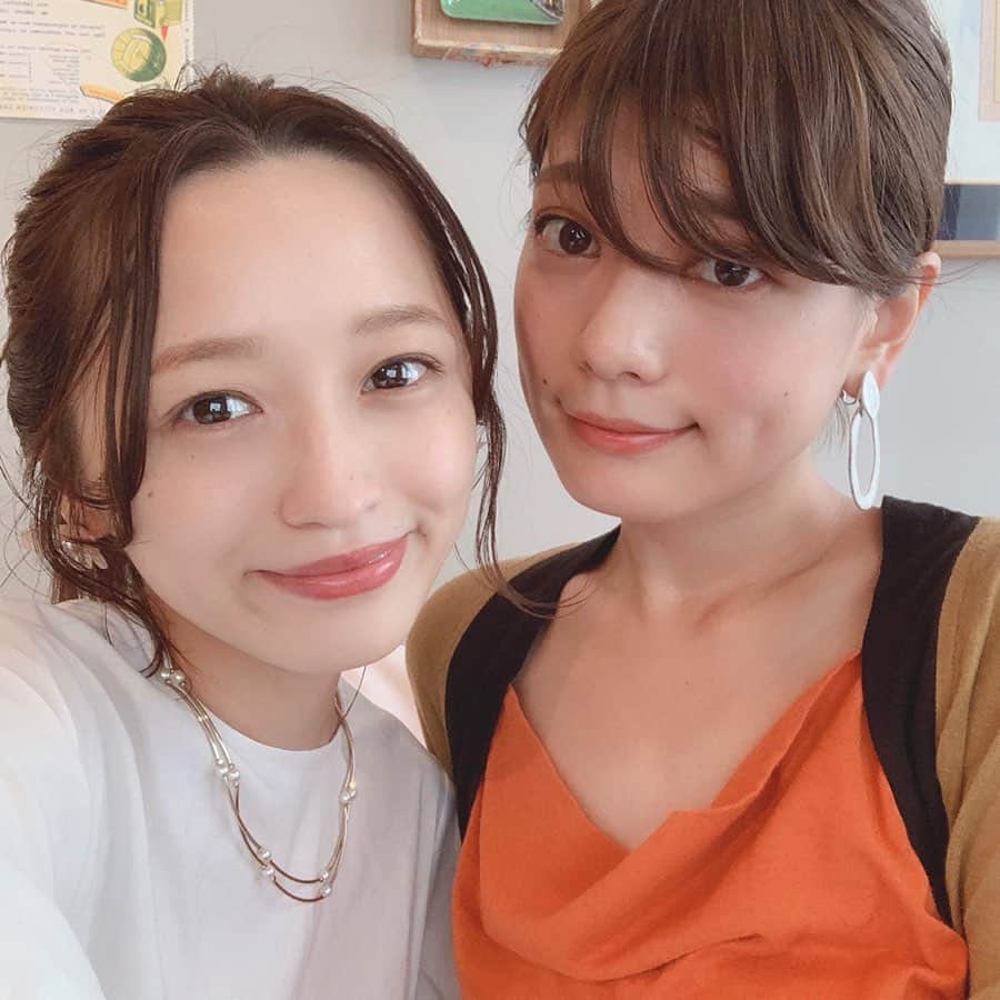のインスタグラム：「OPERA秋の限定色リップをるりちゃんとチェックしてきました🧡🌕 今日は102番のカシス色を。 透明感があるので深めの色でも使いやすい💞 #opera_secretparty #透ける秋色のくちびる #PR」