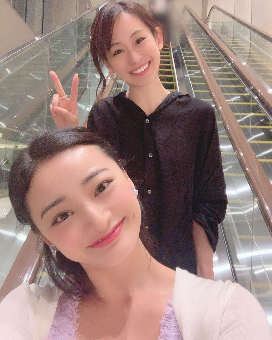 内田美麗（麗奈ゆう）さんのインスタグラム写真 - (内田美麗（麗奈ゆう）Instagram)「れいかちゃんと🍓 初めてジャニーズさんの舞台【少年たち】を観劇させて頂きました✨  感想はと言うと、、、 煌びやかでお一人お一人、皆さんが輝いておられて眩しかったです！笑 そしてユーモアな場面もあり、 私なんかが烏滸がましいですが💦 1幕ラストは感動して涙が、、、 大我くんがアイドルとしても大活躍されてて素晴らしかったです！！ とにかくとっても素敵でした！✨✨✨ 宝塚とはまたちがったキラキラな世界でした☺️☺️☺️☺️✨✨✨」9月14日 20時04分 - miretan29