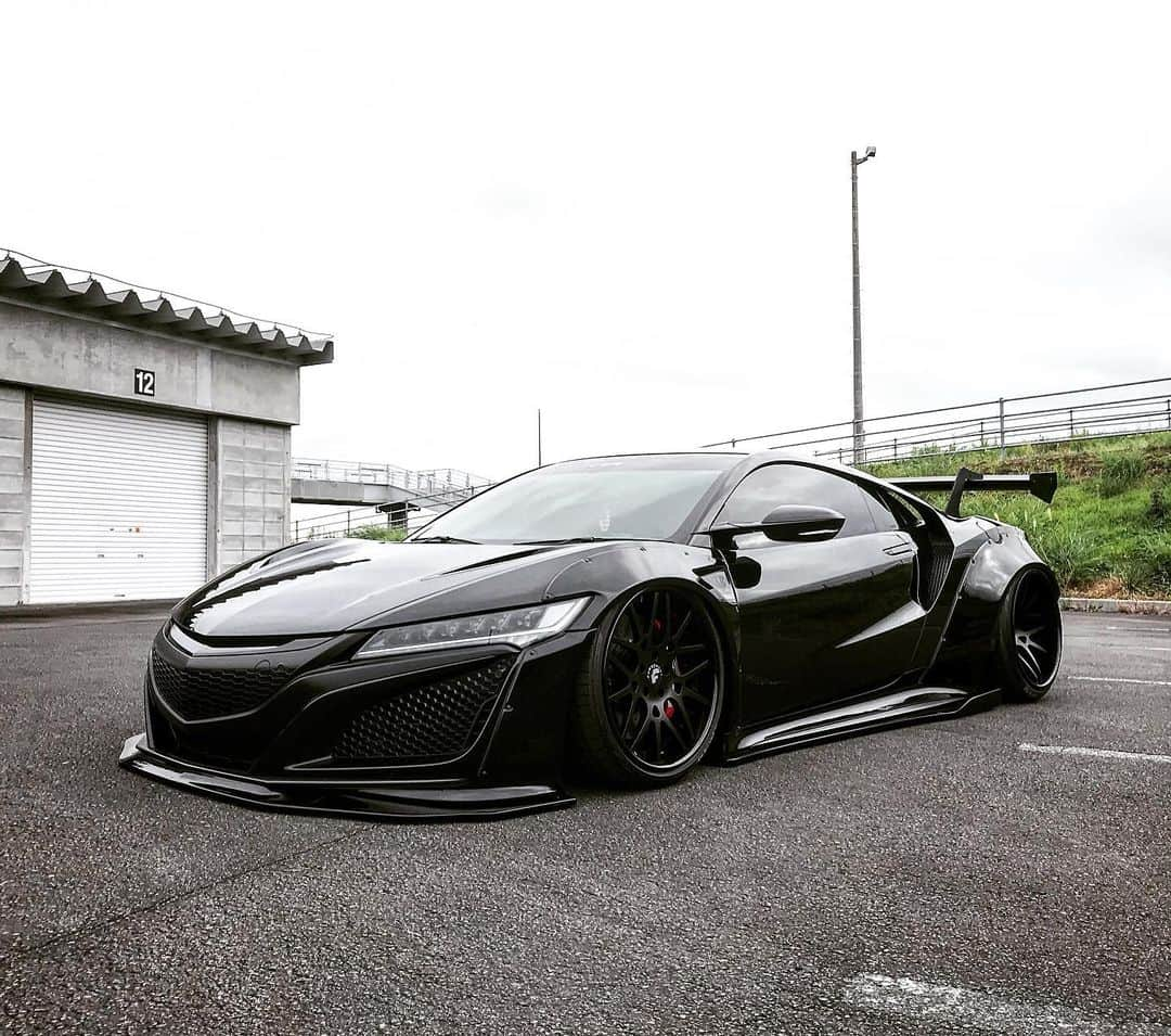 Wataru Katoさんのインスタグラム写真 - (Wataru KatoInstagram)「Libertywalk自由に歩く！！！ LB★WORKS HONDA NSX JAPAN🙂  #honda@libertywalkkato#libertywalk#lbworks#widebody#nsx#forgiato#supercar#japan#lbnation#redbull#fiexhaust #airrexsuspention」9月14日 20時10分 - libertywalkkato