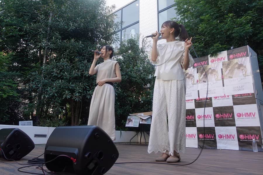 のインスタグラム：「. . 初☆ 岡山！ .  #イオンモール岡山 で2回歌わせて頂きました♪ ありがとうございました！ . パフェ🥄✨名物マスカットは食べれませんでしたが、鰆は食べれました♡美味しい☺️ありがとうございました！ . .  #ビタスイ #遠ラブ #リリイベ #ライブ #live #岡山 #鰆 #あぶり酒屋まるさんかくしかく #名物 #マスカット #も #食べたい」