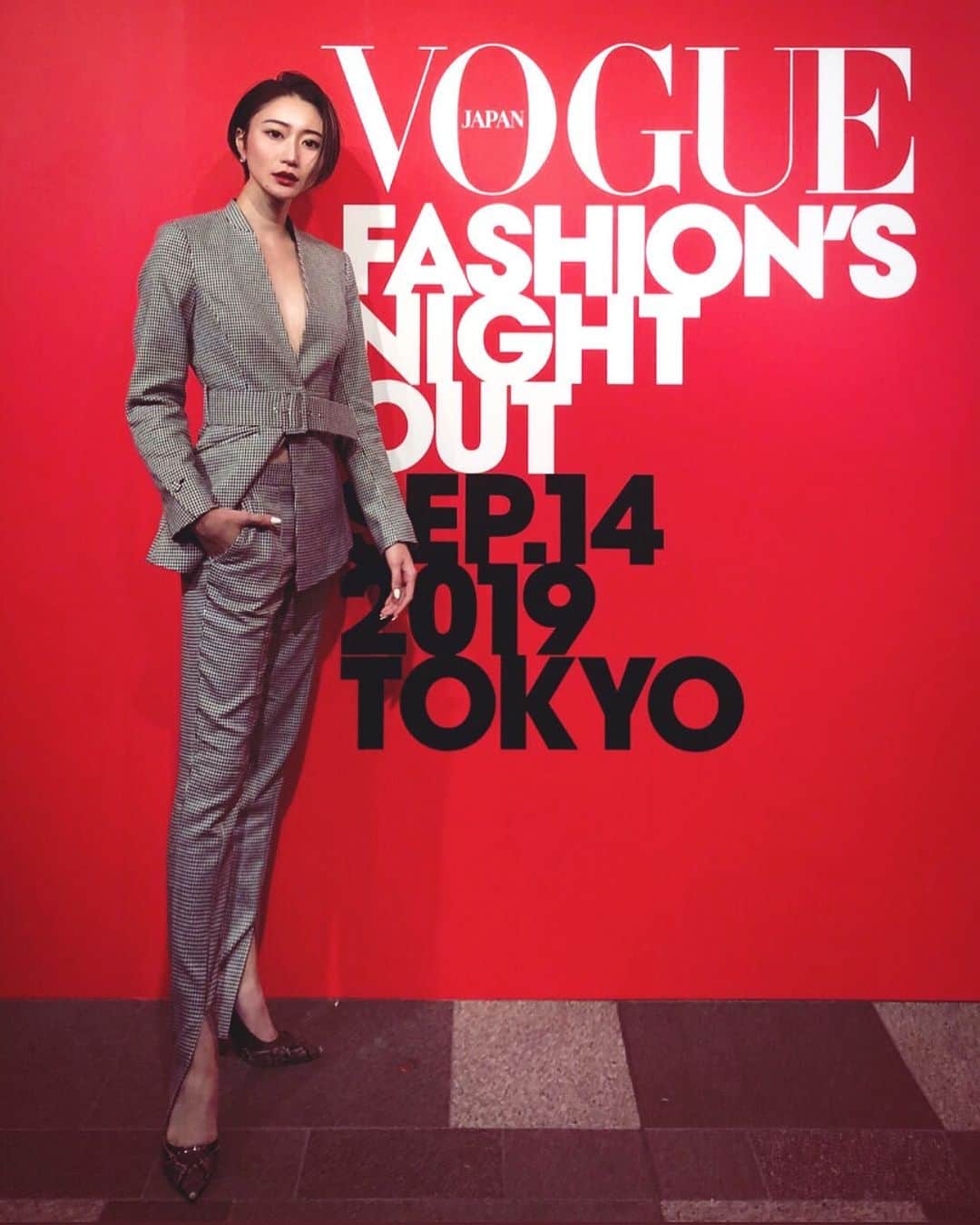 浅野琳のインスタグラム：「... vogue fashion's night. 🤟🏻 #voguefashionnightout #fno #omotesandohills #vogue #浅野琳 #着物 #きもの #kimono #和装 #侘び寂び #わびさび #浮世絵 #ukiyoe #和彫 #古き良き #japan #japanculture #三島由紀夫 #文学作品 #読書 #book #model」