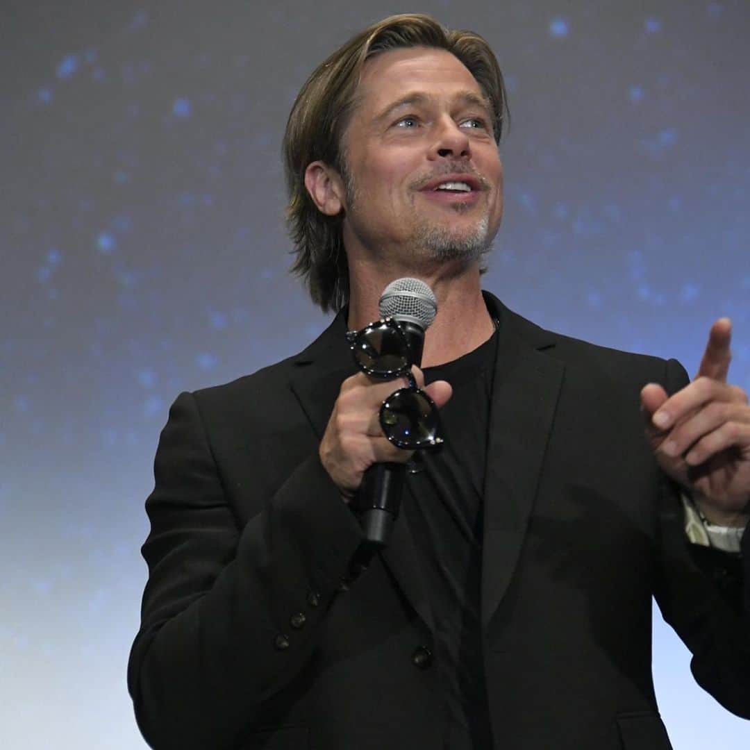 のインスタグラム：「. 👨‍🚀#ブラピ日本から宇宙へ🚀 . ブラッド・ピットが、製作・主演を兼ねた入魂作『#アドアストラ』ジャパンプレミアで、会場内外に溢れるファンを虜にしましあ❤ . そして映画について「宇宙を舞台にした自分自身を探す旅。大スクリーンで観てほしい❗」と語りました。 . 映画は、9月20日（金）より全国公開🎬 . #ブラッドピット #映画 #映画好きな人と繋がりたい #洋画好きな人と繋がりたい」