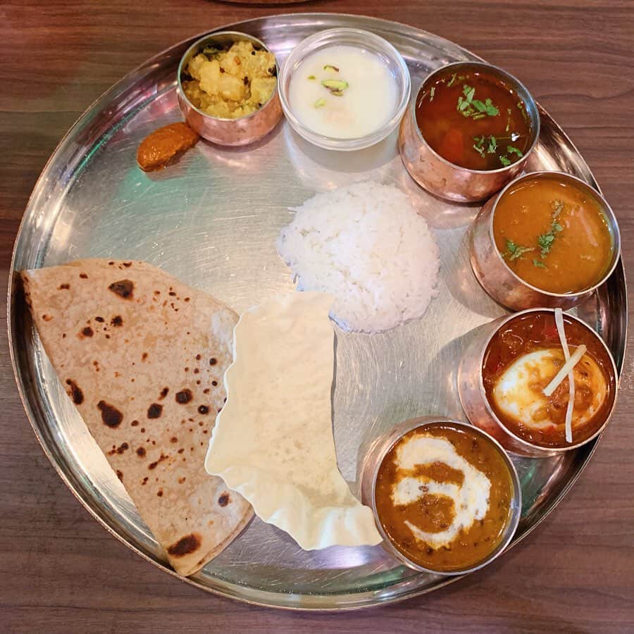 木村ミサのインスタグラム：「#timeiscurry 🍛﻿ ﻿ ﻿ 最近バンゲラズさんづいてるカレーの日々🍛﻿ この前のオープニングイベントで食べたムングダルとブラックペッパーのカレーが忘れられなくて﻿ 名前をメモしとけばよかったとぴえんしている😢﻿ ﻿おいしすぎてムングダル買った𓀥 ﻿ ﻿ #curry #timeiscurry #currystagram #curryrice﻿ ﻿#カレー #東京カレー #銀座ランチ #バンゲラズキッチン」