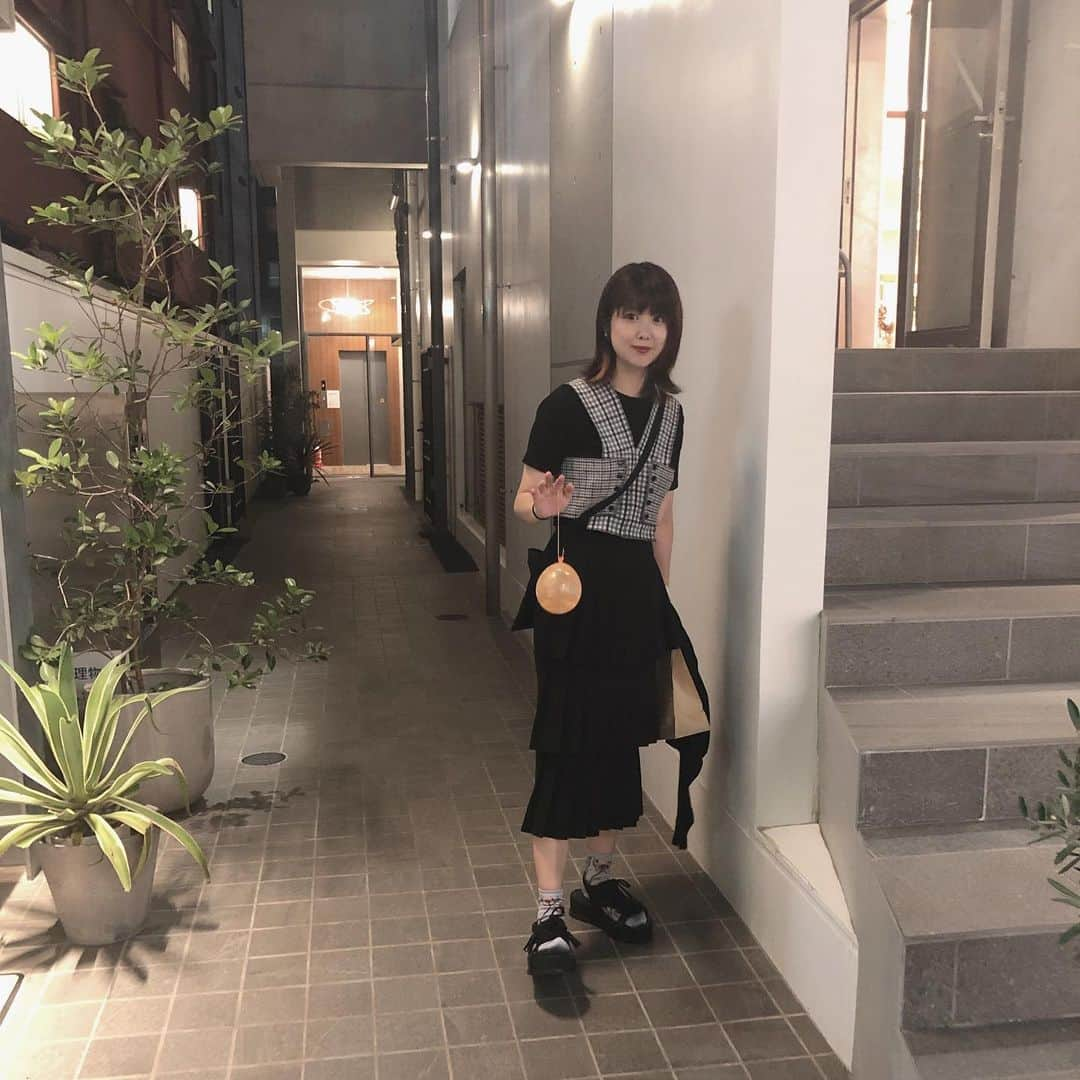 前田玲奈さんのインスタグラム写真 - (前田玲奈Instagram)「すっかり秋めいてきましたね🍁 アイスにも秋味が続々出現！ #pino #和栗 ピノの良さをちゃーんと残しつつ、和栗のほんわりとした優しくあまくほろほろした感じが味わえて☺️←こんな顔になります🌰 甘栗むいちゃいましたとかほんと美味しいもんね… 永遠に食べられちゃいます… 6個じゃたりませんでした！ このピノとともに、私の秋アイスがはじまりました！ #アイ活 #ピノ #morinaga  #コンビニアイス #新作アイス #秋 #夏の目標にお祭りでヨーヨーすくいをするというのが達成できてなかったので今日秋祭りでヨーヨーつってきました #これで心置きなくnextへ #あ・・・海行ってないや秋やっぱりもうちょっと待って」9月14日 20時32分 - maedarena_ice