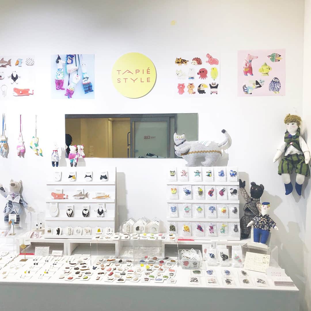 タピエスタイルさんのインスタグラム写真 - (タピエスタイルInstagram)「\ 9月16日（月）まで / ジェイアール京都伊勢丹7階 美術館「えき」KYOTOにて好評開催中！ . 京都市美術館所蔵品展『動物パラダイス』のミュージアムショップにタピエスタイルが登場いたします。 . 展覧会の詳細はこちらから。（http://kyoto.wjr-isetan.co.jp/museum/exhibition_1910.html） . 今回は、タピエスタイル選りすぐりの3名のクリエイターたちの作品を集めました。 皆様のご来場を心よりお待ちしております。 ーーーーー 美術館「えき」KYOTO『動物パラダイス』 × Tapiestyle　期間限定ミュージアムショップ 会期：2019年8月29日（木）〜9月16日（月/祝） 時間：10:00〜20:00（入館締切 19:30） 場所：京都駅ビル内ジェイアール京都伊勢丹7階 美術館「えき」KYOTO ミュージアムショップ アクセス：http://kyoto.wjr-isetan.co.jp/museum/access.html  #タピエスタイル  #tapiestyle #ハンドメイドアクセサリー#handmadeaccessory #ジェイアール京都伊勢丹 #京都伊勢丹 #美術館えき #美術館えきkyoto #sonosono #iriiri #potofu」9月14日 11時38分 - tapiestyle