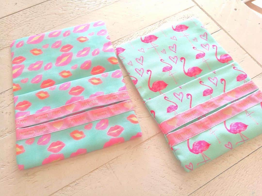 Moco Lima Hawaiiさんのインスタグラム写真 - (Moco Lima HawaiiInstagram)「New design* Tissue case, Flamingo and Lips  大好評頂いておりますティッシュケースとハワイなあぶらとり紙セットの新デザインのご紹介です♡  #tissuecase#tissue#purse#pouch#handmade#flamingo#lips#newdesign#pink#blue#hawaii#mocolima#photography#mydesign#alohafriday#ハンドメイド#あぶらとり紙ケース#ティッシュケース#ばらまきみやげ#個性派#ここでしか買えない#ハワイみやげ#モコリマハワイ」9月14日 11時49分 - mocolimahawaii