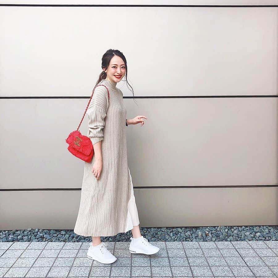 磯部奈央さんのインスタグラム写真 - (磯部奈央Instagram)「Coordinate☺︎❤︎ . 今日も涼しくて、最高な気温☺️ 今日は仲良し家族3組で、葉山に向かってますっ🚗 . . 写真は、昨日のコーディネート♡ #dress...#fifth #bag …#chanel  #shoes …#nike. . . #coordinate #style #ootd #instagood #instafashion #fifthtl #フィフス  #fifthコーデ #プチプラコーデ #プチプラ #コーデ #シンプルコーデ #ファッション #コーディネート #平均身長コーデ  #カジュアル #バッグ #ワンピース #ワンピースコーデ #fashion #outfit #プリーツドッキングニットワンピース  @fifth_store ←今40%OFFクーポン出てました✨」9月14日 11時45分 - nao_isobe729