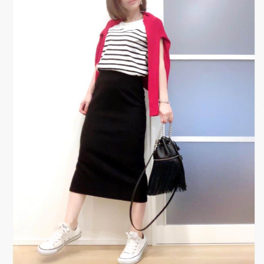kkkkkaoriiiiiさんのインスタグラム写真 - (kkkkkaoriiiiiInstagram)「体のラインを拾いすぎない硬めの生地のニットスカートは秀逸アイテム❣️ 色違いで揃えたい❣️ . 詳しくはブログに書いてます📝 ↓↓ @kkkkkaoriiiii  プロフィールから飛べます✈️ ♡153cmちびっこアラサーOL♡KaoriのHappyRoom♡ . #プチプラコーデ  #プチプラファッション  #ちびっこol  #おちびコーデ  #おちびの輪  #オトナ女子  #153cm  #153cmコーデ  #f_blogger #ootd  #outfitoftheday  #outfit  #jandmdavidson  #reca  #gu  #gu_for_all  #urs  #urs_styling  #converse  #sneakers  #r_fashion」9月14日 11時53分 - kkkkkaoriiiii