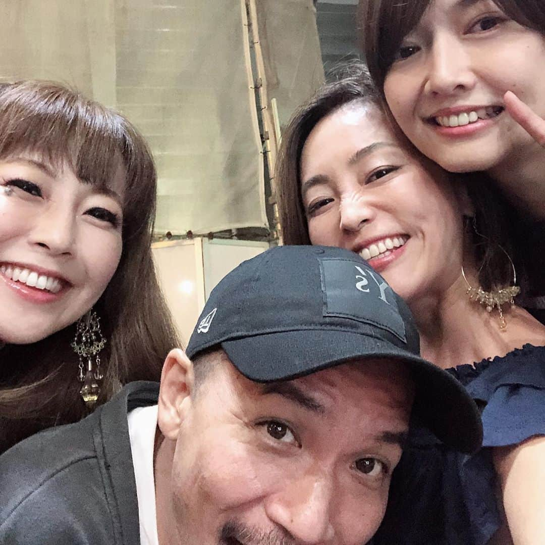 黒田愛美さんのインスタグラム写真 - (黒田愛美Instagram)「高校からの親友3人組❤️ #ビオワイン🍷& #グルテンフリー の #ビオカフェにてヘルシーディナー🍽→ #WREP ❣️ 25年くらい一緒にいるとなんだかなんも気使わないわw 高校の頃からみんなぶれずに変わらない我々。みんな大好き😘💕 #いつもありがと #久々人うち泊めたわw #親友 #美容アンチエイジング専門医  #黒田愛美」9月14日 12時08分 - kurodaaimi