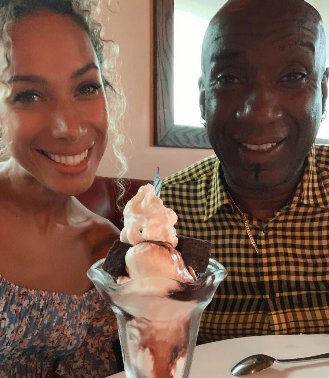レオナ・ルイスのインスタグラム：「Happy birthday to The OG ✨ The Don 🎩 The best story teller (even when you’ve heard them 100 times before) 🙈 The scarer of bad boyfriends 😱  The best advice giver 🙏🏾The Greatest Dad a girl could ask for 💕 Love you to the moon and beyond 💫」