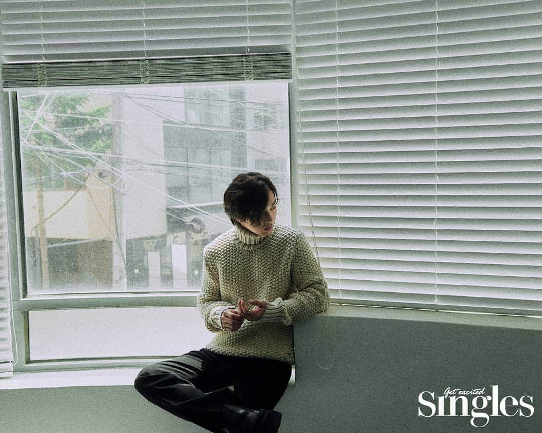 のインスタグラム：「Yoo Seung Ho @dandyoo93 For SINGLES Magazine August Issue 💛 . . . . . #유승호 #YooSeungHo #asianboy #맞팔 #셀스타그램 #셀카 #얼스타그램 #데일리 #선팔 #인스타그램 #koreanboy #l4l #f4f  #like4like  #おしゃれ #オシャレ #いいね返し #フォロー #韓国人 #韓国 #セルカ #自撮り #ファッ」