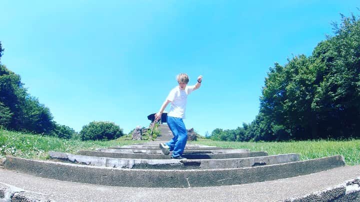石田太志のインスタグラム：「#footbag #フットバッグ #サッカー #フットサル #石田太志 #taishiishida #soccer #follow #世界一 #worldchampion #パフォーマンス #performance #performer #instagramer #storesjp #西川air #airsleep #umbro #haleo #cwx #動画 #video #PV #公園 #park」