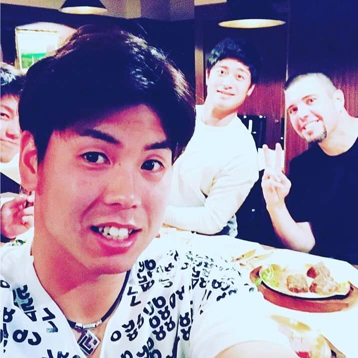 梅野隆太郎さんのインスタグラム写真 - (梅野隆太郎Instagram)「ランディー引退。 お疲れ様！ そしてありがとう 感謝🙏🙏 #梅野隆太郎 #ランディーメッセンジャー」9月14日 12時41分 - ryutaro_umeno_official