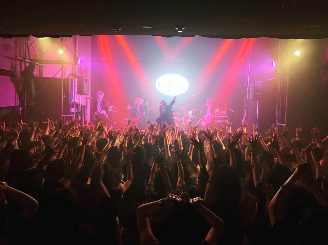 一聖さんのインスタグラム写真 - (一聖Instagram)「BugLug TOUR 2019﻿ The opaque real face﻿ 高松DIME﻿ ﻿ みなさんありがとうございました！！！！！﻿ ﻿ このツアーで色々挑戦していく！﻿ やってみないとわからない事なんて沢山あるもんね。﻿ ﻿ ﻿ #高松DIME﻿ #BugLug#TOUR﻿ #Theopaquerealface#不透明な素顔」9月14日 12時49分 - buglug_issei