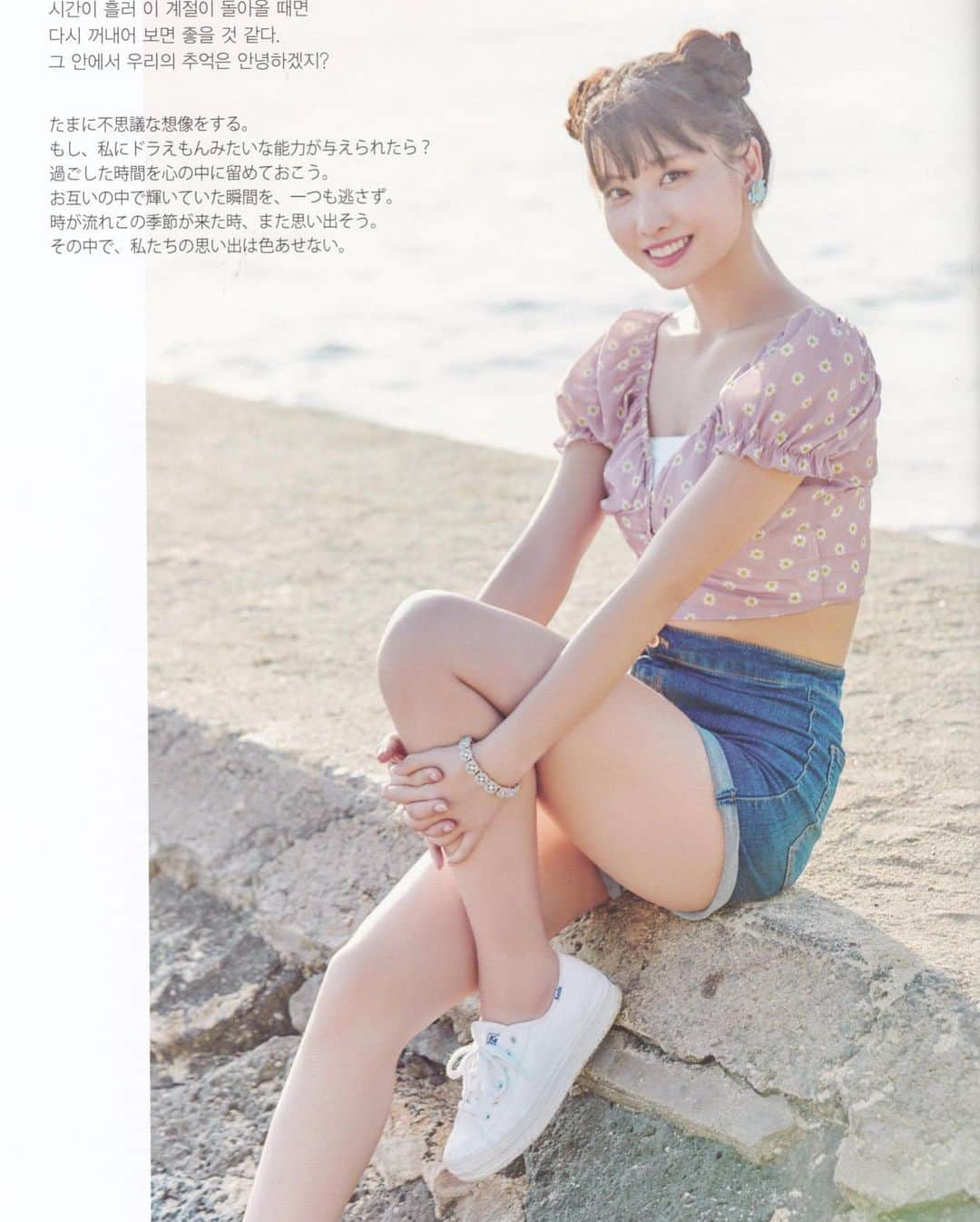 モモさんのインスタグラム写真 - (モモInstagram)「♡ [Scan] 190914 - Twaii Aloha Summer Photobook Scans  #MOMO #트와이스 #모모 #平井もも #もも #TWICE © ztothek」9月14日 13時00分 - momojype