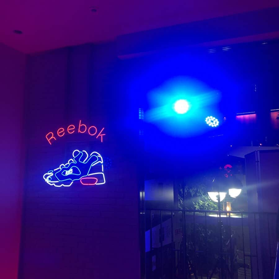 内田珠鈴さんのインスタグラム写真 - (内田珠鈴Instagram)「Reebok Store Shibuya オープニングパーティーに行ってきたよ〜。✌︎ リーボック大好きポンプ大好きな私はテンション上がってました🤤 めちゃめちゃ可愛いのいっぱいあった！ #reebokstoreshibuya  #Reebok #reception」9月14日 13時15分 - shuri_426