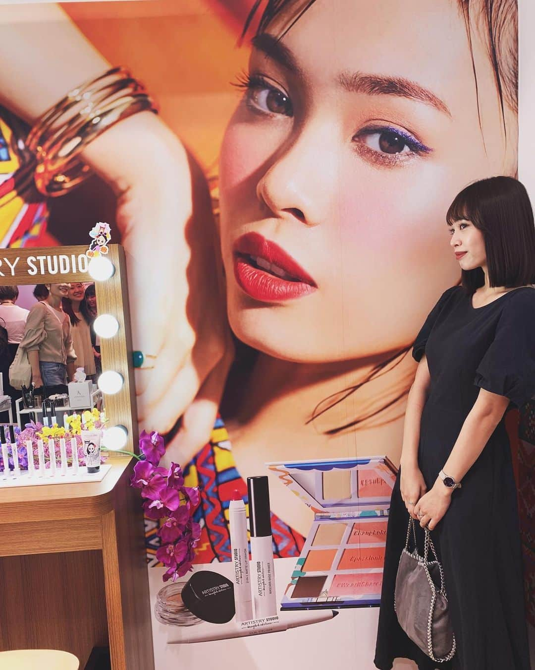 クロエさんのインスタグラム写真 - (クロエInstagram)「渋谷のPopup storeに🧡💄 でっかく看板になってました〜！嬉しい！ 渋谷のアムウェイプラザにもたくさんいるのですみんな足を運んでみてね🐾 #artistrystudio #bangkokedition #amway #アムウェイ」9月14日 13時54分 - ch__l__oe