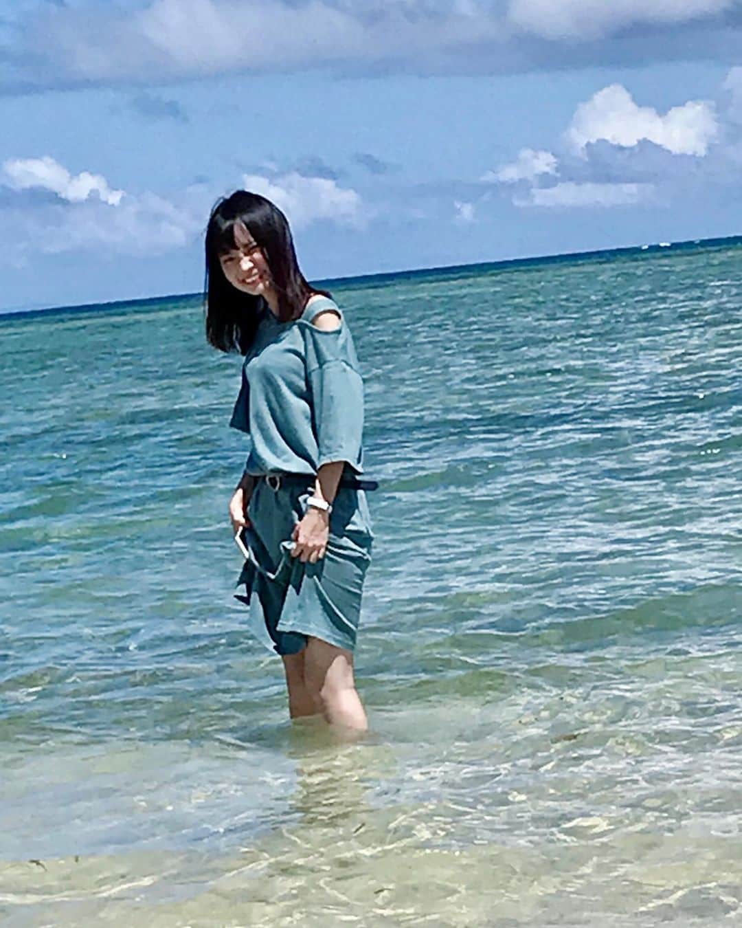 嘉陽涼のインスタグラム：「保護色 #沖縄なう#海なう #画質がいーやーさーさ🌺」