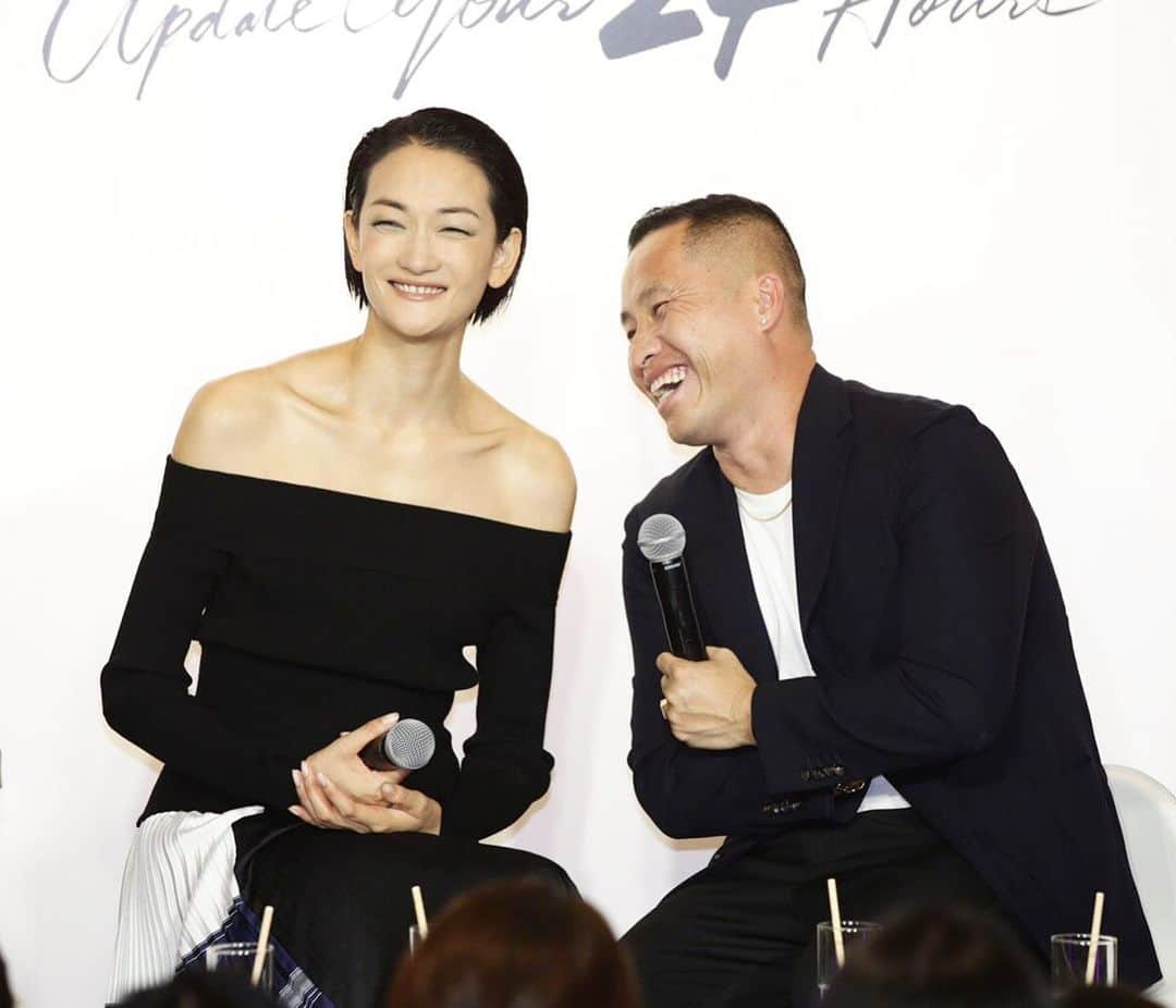 冨永愛さんのインスタグラム写真 - (冨永愛Instagram)「We had a great time at our talk event for @stripedepartment  With my sweetest friend @therealphilliplim ❤️ 今日は #FNO だけれど、その前に私の古い友人フィリップ・リムとトークイベントをしてきました！ #STRIPEDEPARTMENT  #ストデパ #updateyour24hours #31Fall2019 #31SustainableBalance #MerinoSeries @31philliplim @thewoolmarkcompany」9月14日 14時05分 - ai_tominaga_official