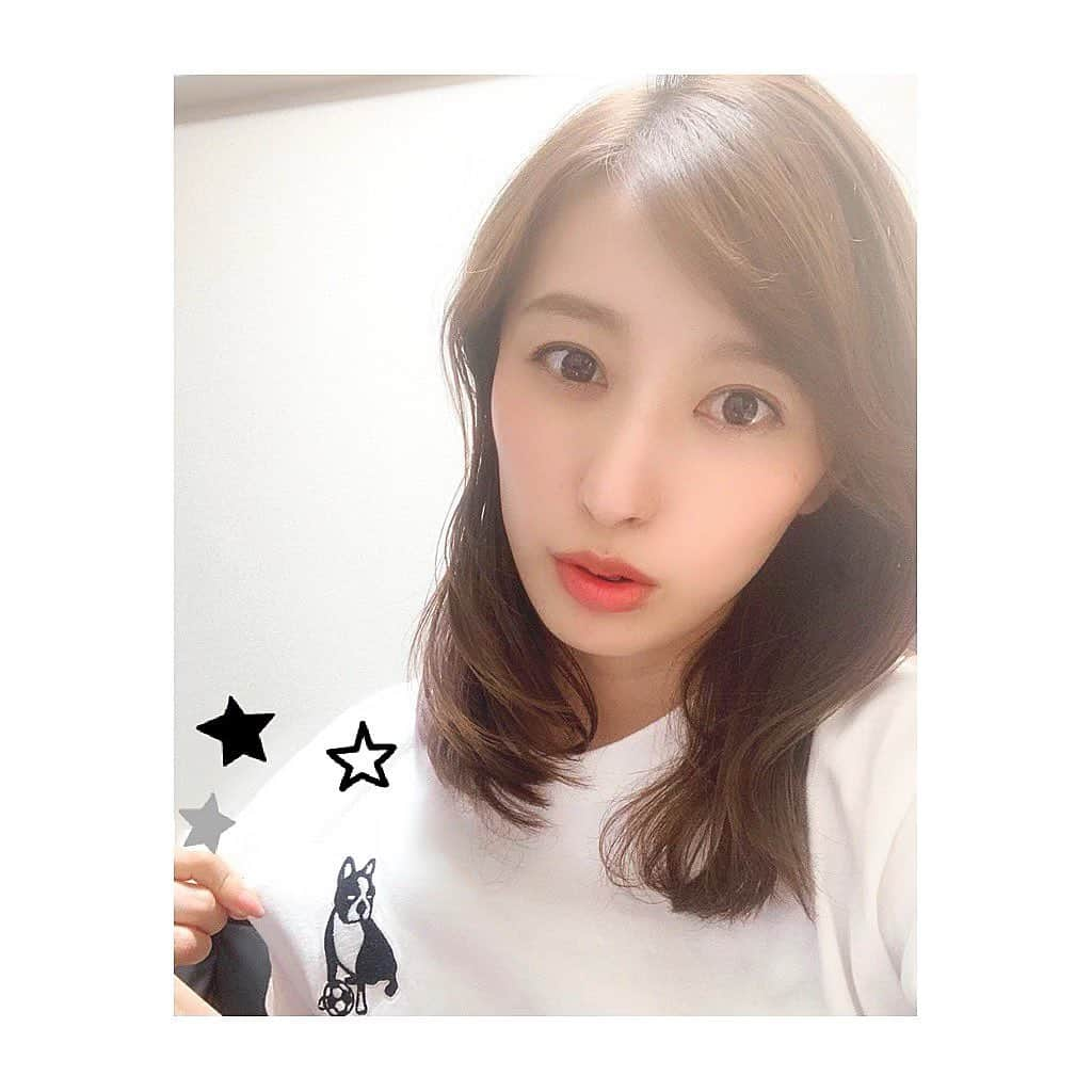 楠紗友里さんのインスタグラム写真 - (楠紗友里Instagram)「今日も朝から晩までお仕事です〜🎤✨ この三連休は、働くよ〜💪🌟 写真は、お仕事と全然関係ないんだけど（笑）お気に入りのTシャツと❤︎ 今日も気になる試合が目白押しだから、合間を縫って観戦します😆⚽️✨ * * #サッカージャンキー #soccerjunky #スポーツ観戦女子 #スポーツ観戦好き #今日はかなり涼しい #秋 だね #🍁 #ootd #instagood #instalike #フリーアナウンサー #さゆスポ  #楠紗友里 #前髪のびました #三連休初日」9月14日 14時07分 - sayuri_kusunoki