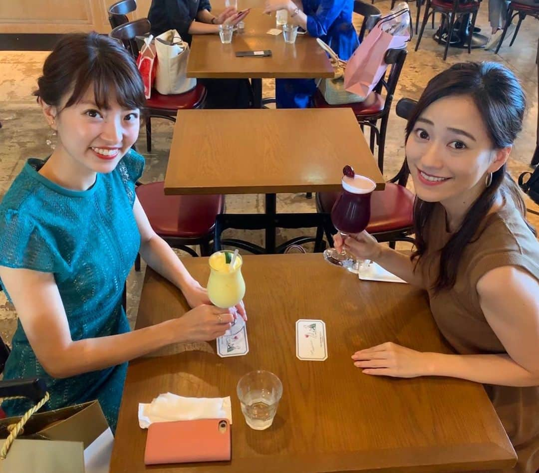 金井憧れさんのインスタグラム写真 - (金井憧れInstagram)「ゆりと会えた♡ 就活時代から一緒に頑張ってきた、テレビ宮崎アナウンサーのゆり😋 仕事の話、プライベートの話..話尽きない。笑 またはやく会いに来てね〜♪ #永井友梨 アナウンサー #同期アナ#umk #大切な同期 #今日は#tbsnews 📺」9月14日 14時15分 - akogare.kanai