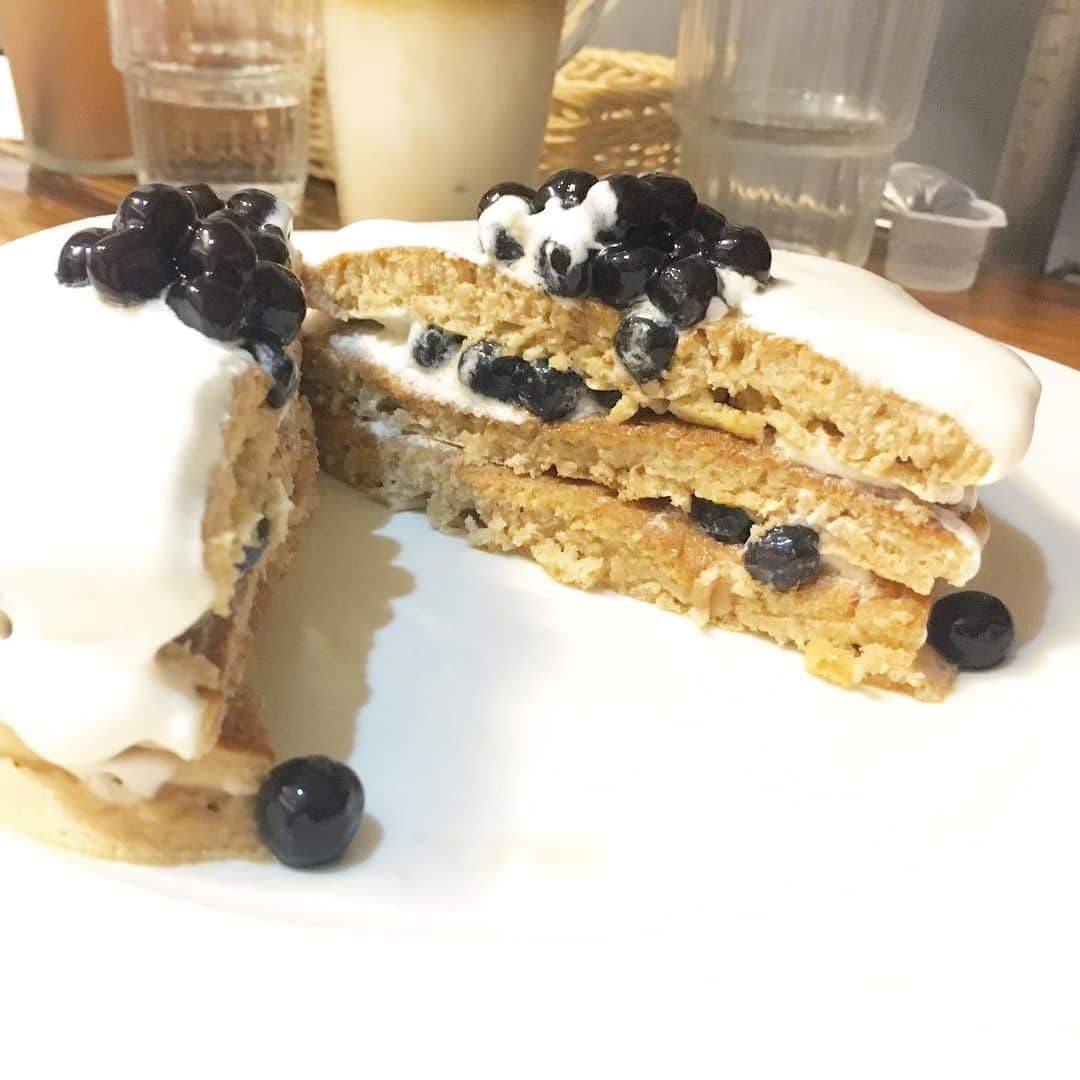 中倉隆道さんのインスタグラム写真 - (中倉隆道Instagram)「. タピオカパンケーキ🥞😋💕 . . 台湾に来たら必ず寄るカフェ「美好年代」 . ミルクティーの味がするパンケーキにタピオカととろっとした滑らか生クリームがめちゃくちゃ美味い☺️👍 . 中にもタピオカたっぷり♬ . 幸せすぎる！ ちなみにこれがランチ✨ . . ここはインテリアもオシャレだから好き！ . . #タピオカパンケーキ #美好年代 #タピオカ #台湾 #台湾旅行 #中倉隆道 #フリーアナウンサー #アニメ研究家 #柿ピー研究家 #台湾大好き #tripfervertaiwan #taipei #taiwantrip #taiwanlove #台湾グルメ #台湾🇹🇼 #つながる台湾 @globalwifi_official @tripfever_taiwan」9月14日 14時37分 - ryudo.tokyo