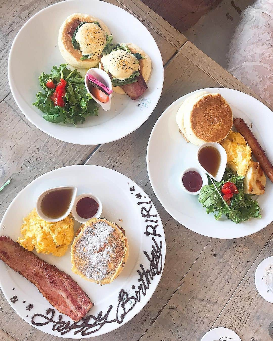 ririさんのインスタグラム写真 - (ririInstagram)「うまうま🐷 またこれた💓 ここのパンケーキ🥞 美味しい🥰よん✨  またまたお祝い🥂🎂して もらっちゃったヽ(；▽；) 感謝です❤️ ありがとう💋  #happy #love #パンケーキ #lunch」9月14日 15時03分 - riri.ribon