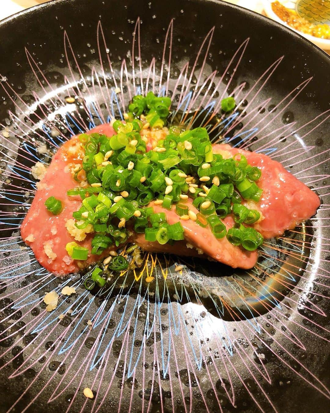 福井柑奈さんのインスタグラム写真 - (福井柑奈Instagram)「天満の新店【山はしる】さんへ！！！！！ オープンおめでとうございます㊗️ .  もうなんか全てが感動しちゃいました、、、、👏👏👏👏👏👏👏 一つ一つにこだわりがあって おお〜〜✨✨と思える事ばっかり✨✨✨✨✨ 絶対また行きたいです😍💪 惚れたわ〜〜山はしるさん。。 .  大阪なのに、岡山のものが たくさんあって、 特に白ワイン！！ 岡山県新見市哲多町で作られてる『tetta』ワイン。 めちゃくちゃ好きな感じ。 4種類ほど飲んだのですが、 ぜーんぶ美味しかったです❤️😭 .  看板もないので迷うかもしれませぬが、、∩^ω^∩ .  明日からも稽古頑張ろうってなりましたありがとうございまーーす😍 .  #完全紹介制 #要予約 #天満 #鶏 #鶏割烹 #山はしる #たべすたぐらむ #シャインマスカット #新見 #哲多町 #tettaワイン  #哲多ワイン #❤️ #大満足」9月14日 15時08分 - kanna_fukui