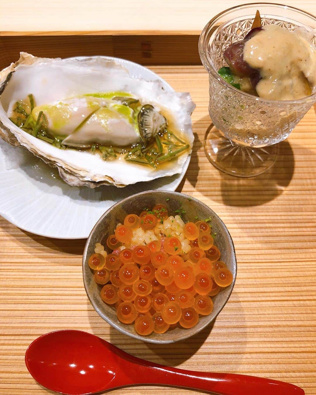 福井柑奈さんのインスタグラム写真 - (福井柑奈Instagram)「天満の新店【山はしる】さんへ！！！！！ オープンおめでとうございます㊗️ .  もうなんか全てが感動しちゃいました、、、、👏👏👏👏👏👏👏 一つ一つにこだわりがあって おお〜〜✨✨と思える事ばっかり✨✨✨✨✨ 絶対また行きたいです😍💪 惚れたわ〜〜山はしるさん。。 .  大阪なのに、岡山のものが たくさんあって、 特に白ワイン！！ 岡山県新見市哲多町で作られてる『tetta』ワイン。 めちゃくちゃ好きな感じ。 4種類ほど飲んだのですが、 ぜーんぶ美味しかったです❤️😭 .  看板もないので迷うかもしれませぬが、、∩^ω^∩ .  明日からも稽古頑張ろうってなりましたありがとうございまーーす😍 .  #完全紹介制 #要予約 #天満 #鶏 #鶏割烹 #山はしる #たべすたぐらむ #シャインマスカット #新見 #哲多町 #tettaワイン  #哲多ワイン #❤️ #大満足」9月14日 15時08分 - kanna_fukui