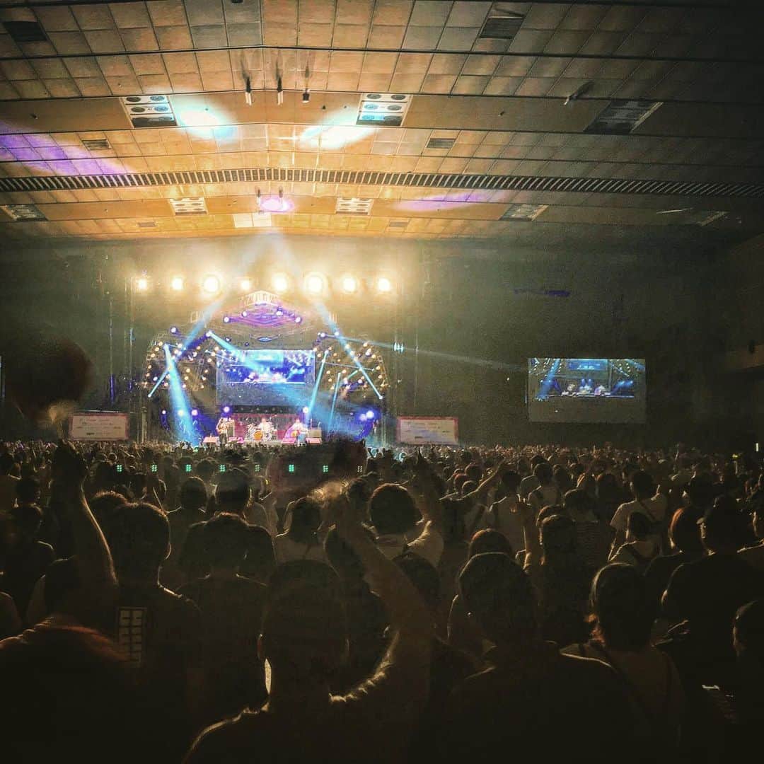 山口隆のインスタグラム：「大阪【KOYABU SONIC 2019】 とにかく最高なフェス😍😍 お客さんの最高な感じっっ🤝 幸せな時間をありがとう🤩✌️ #コヤブソニック #コヤソニ #サンボマスター」
