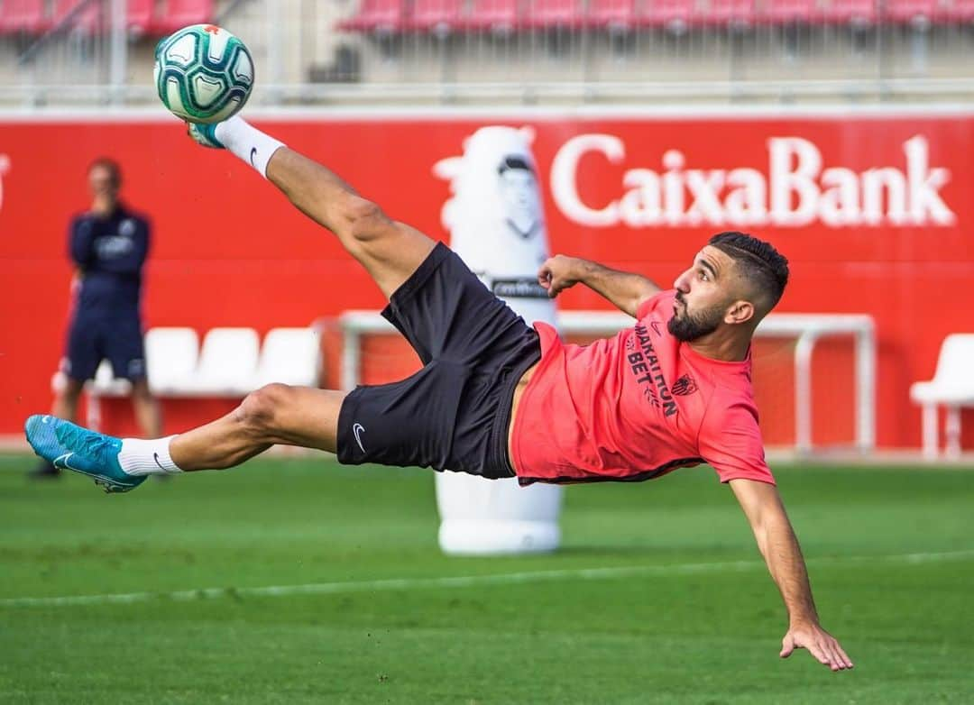 セビージャFCさんのインスタグラム写真 - (セビージャFCInstagram)「Todo preparado 🔜 #AlavésSevillaFC ⚪️🔴 #WeareSevilla #vamosmiSevilla」9月14日 20時45分 - sevillafc