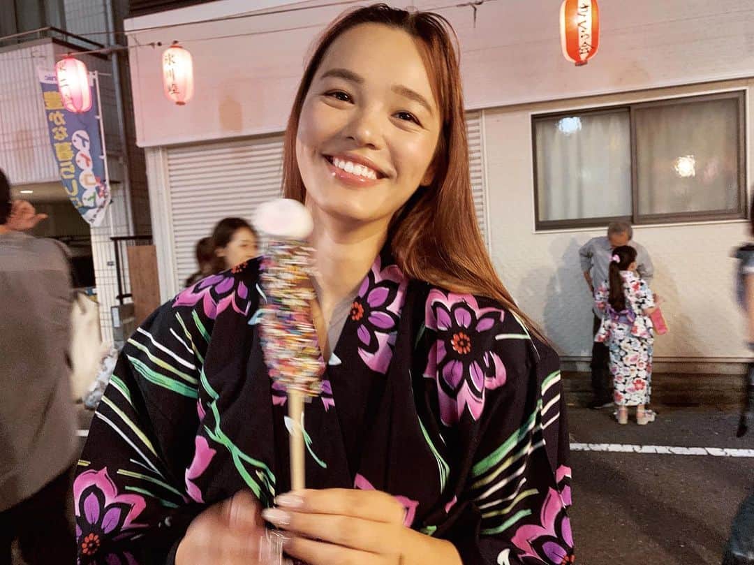 梅園アマンダのインスタグラム：「今年の初浴衣&初お祭りは9月中旬デビューでした🎐❤︎ 髪の毛がスーパーロングなので、敢えて髪を下ろしていったら、サムライみたいになりました🥺⚔ 反省。。 . #お祭り #渋谷 #shibuya」
