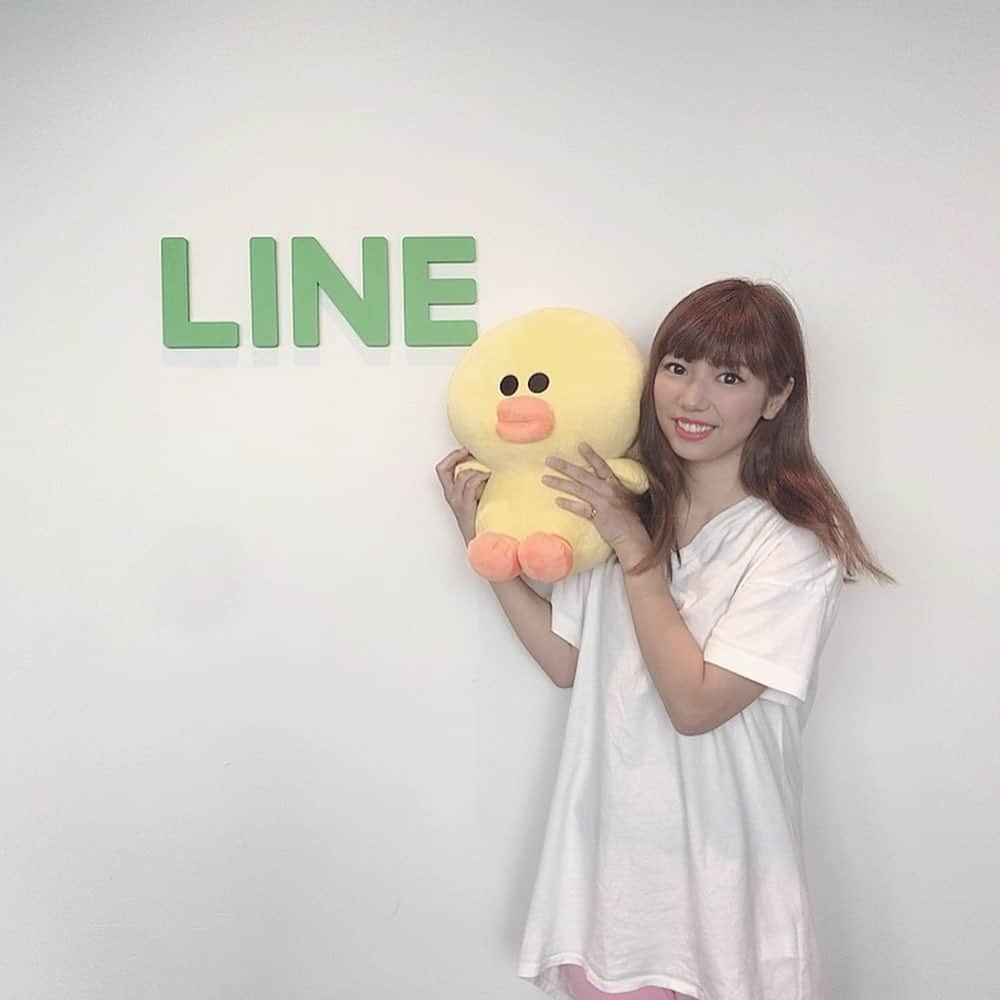 Rinanaのインスタグラム：「‪渋谷ポスターの撮影で初めての‬ ‪line本社行ってきたよ☺️💓‬ ・ 10.14〜10.21、渋谷駅で いくつかポスター貼られます！ みんなのおかげで✨ ・ 楽しみー！！ 撮影もスタッフさんや メイクさん達がめっちゃ 話しかけてくださるし たのしかった💓 ・ #Rinana #line #linelive」