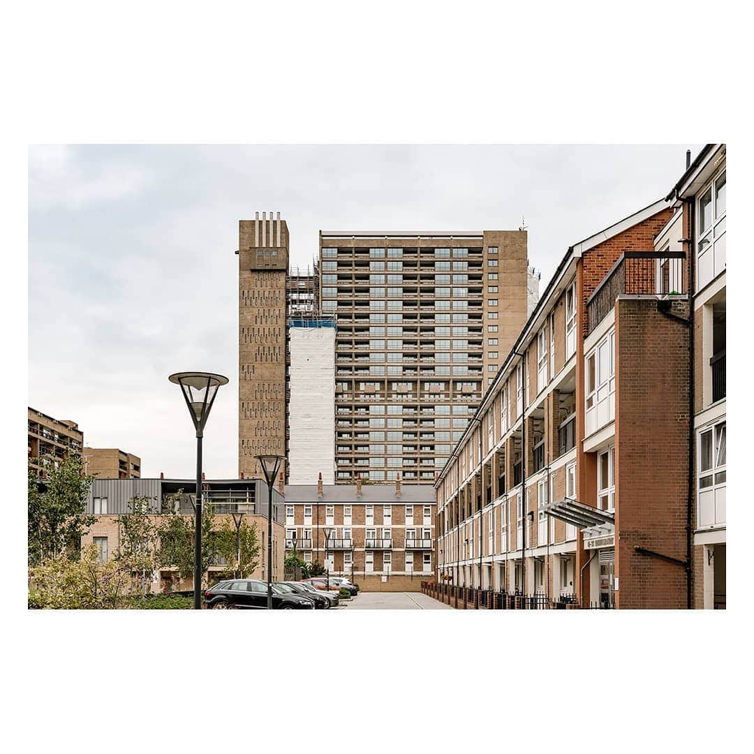The Modern Houseさんのインスタグラム写真 - (The Modern HouseInstagram)「#forsale Balfron Tower: introducing a set of apartments in Erno Goldfinger's iconic Brutalist structure with curated apartments by @abrogersdesign and @studioegretwest Link in our bio to see more on the apartments and request a viewing.」9月14日 15時43分 - themodernhouse