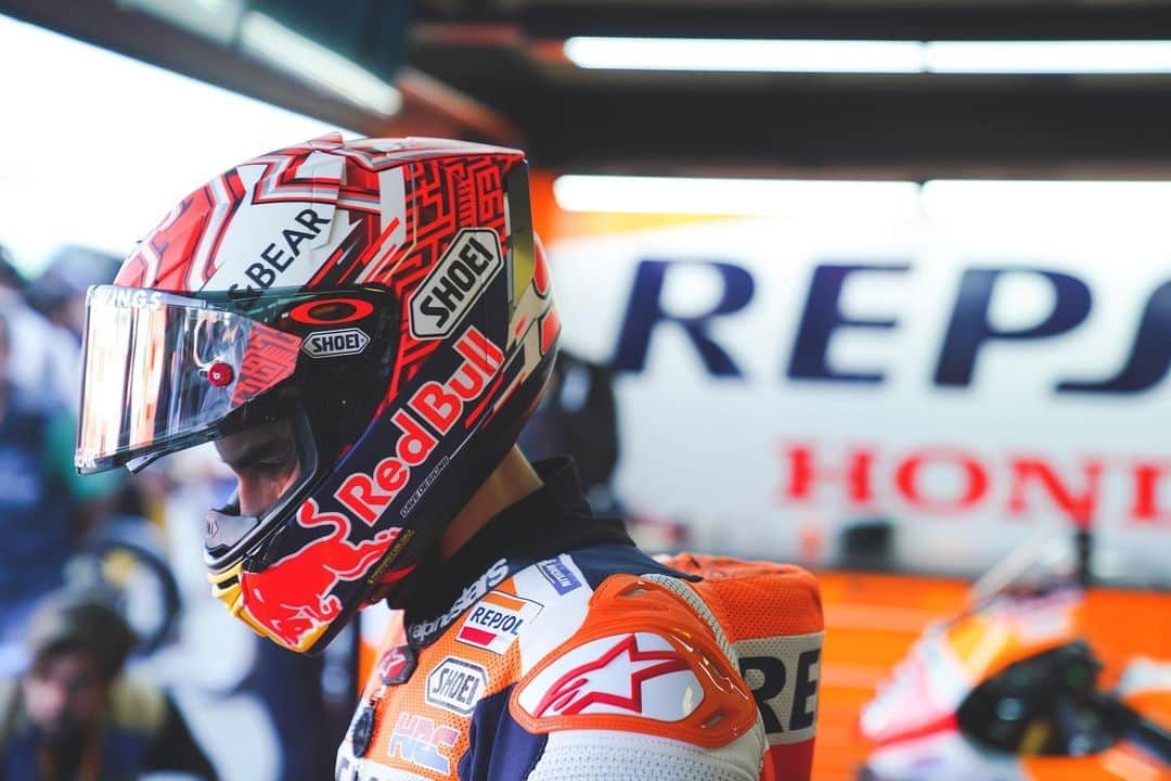 レプソル・ホンダさんのインスタグラム写真 - (レプソル・ホンダInstagram)「Focused. Ready. ⠀⠀⠀⠀⠀⠀⠀⠀⠀ #SanMarinoGP #MisanoGP #25RepsolHonda #Repsol #MotoGP #Honda #Racing #RepsolHonda #HRC #RC213V #JL99 #JorgeLorenzo #JL99😈 #MM93 #MarcMarquez #MM93🐜 #ThePowerOfDreams #Motorcycle #Italy #Practice #Rimini」9月14日 15時54分 - hrc_motogp