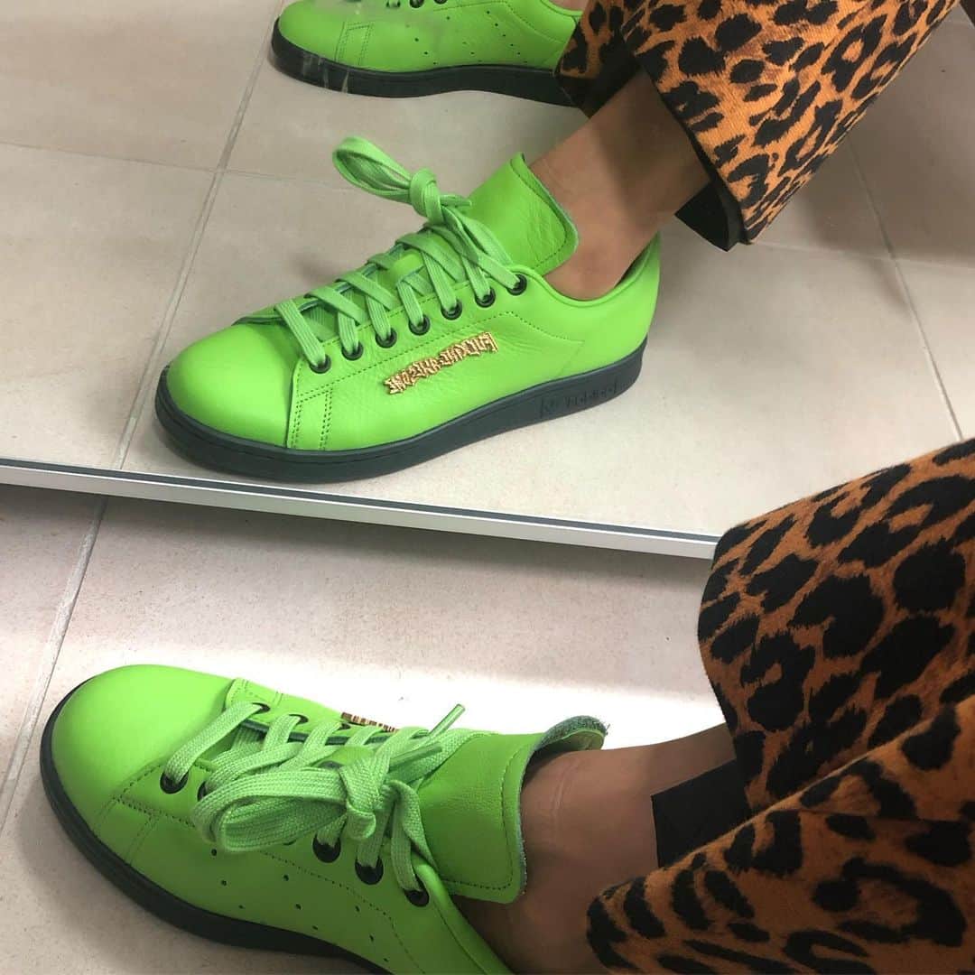 管沼詩乃のインスタグラム：「New kicks 💚🐸 @fuckingawesome  今日は18:30からPARTYやってますよー！🍊🍊🍊👉 #fuckingawesome  #voguefashionnightout」