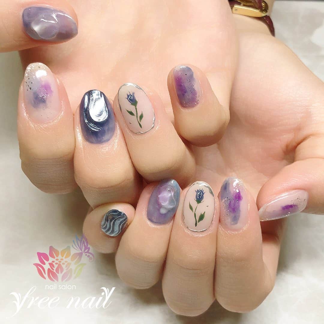free nail フリーネイルのインスタグラム：「. お客様ネイル💅🏻👑✨ . レトロニュアンスネイル💐✨ . バラ1輪のアートが可愛い🌹✨ . ご来店ありがとうございました🙇🏻‍♀️🙇🏻‍♀️🙇🏻‍♀️💗 . #ネイル #フリーネイル #ネイルアート #ジェルネイル #ネイルサロン #大阪ネイルサロン #ネイルデザイン #ネイルチェンジ #レトロネイル #ニュアンスネイル #フラワーネイル #天然石ネイル #ドロップネイル #うねうねネイル #ブルーネイル #パープルネイル #デザインネイル #シンプルネイル #トレンドネイル #ガーリーネイル #秋ネイル #美甲 #日式美甲 #autumnnails #nailsart #nailsalon #nailsdid #newnails #newnail #freenail」