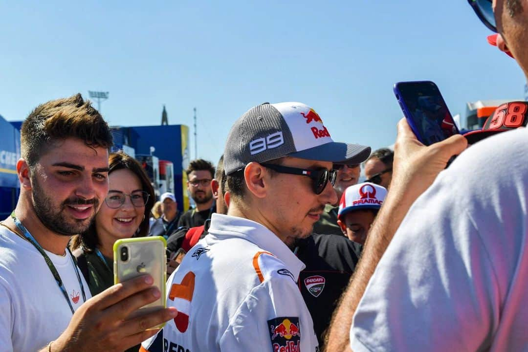 ホルヘ・ロレンソさんのインスタグラム写真 - (ホルヘ・ロレンソInstagram)「QP Day. #SanMarinoGP @safilogroup @tommyhilfiger」9月14日 15時57分 - jorgelorenzo99